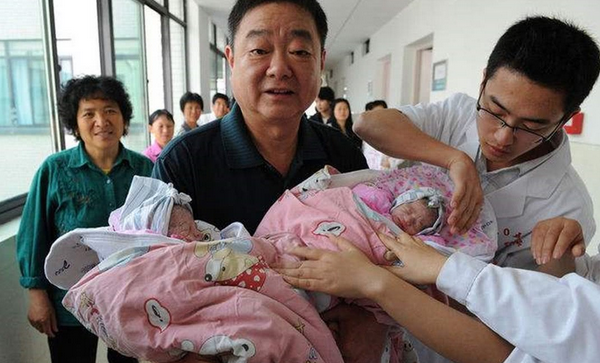 泰国供卵的孩子照片【泰国供卵孩子的温馨瞬间】
